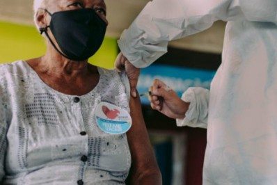 Cabo Frio vacina idosos acima de 86 anos e imunossuprimidos com a 3ª dose contra a Covid-19