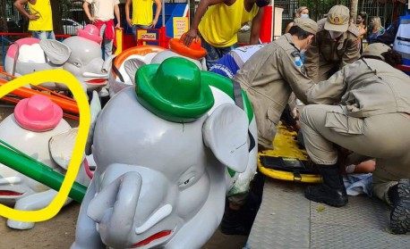 Idosa e criança ficam feridas após brinquedo despencar de parque de diversões em Niterói