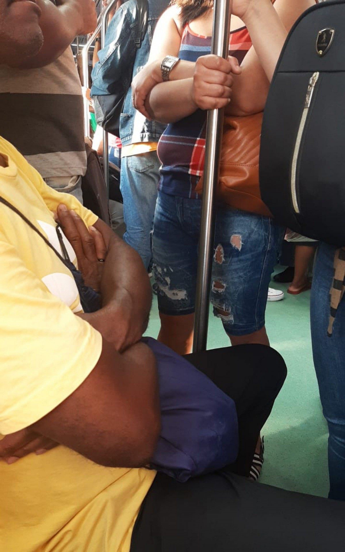 Trens cheios após atrasos desta terça-feira - Reprodução