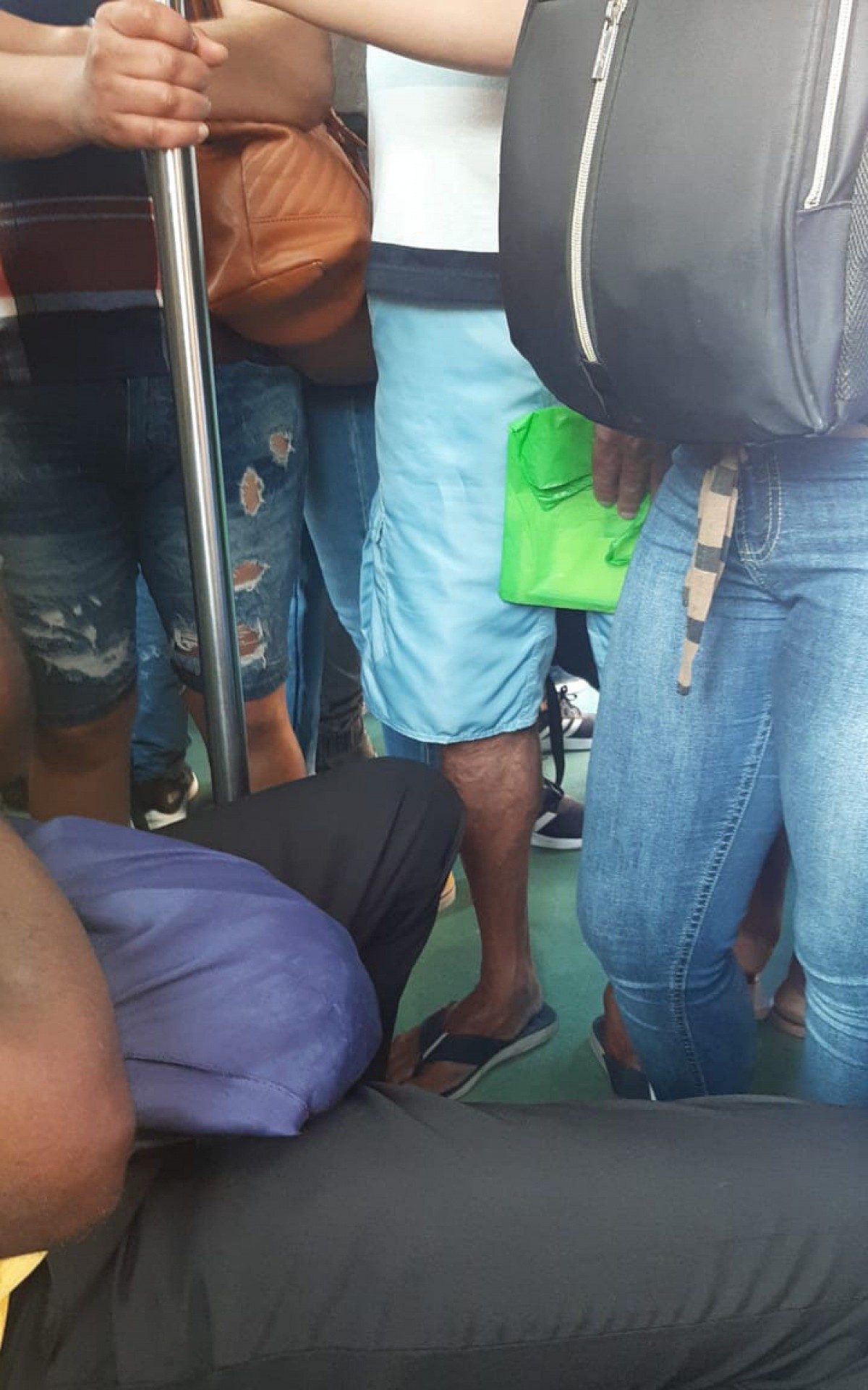 Trens cheios após atrasos desta terça-feira - Reprodução