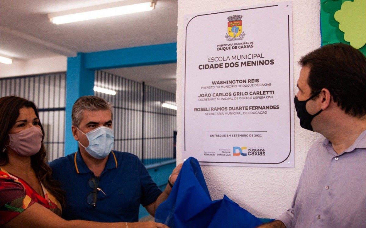 Prefeitura de Caxias reforma escola na Cidade dos Meninos - Divulga&ccedil;&atilde;o