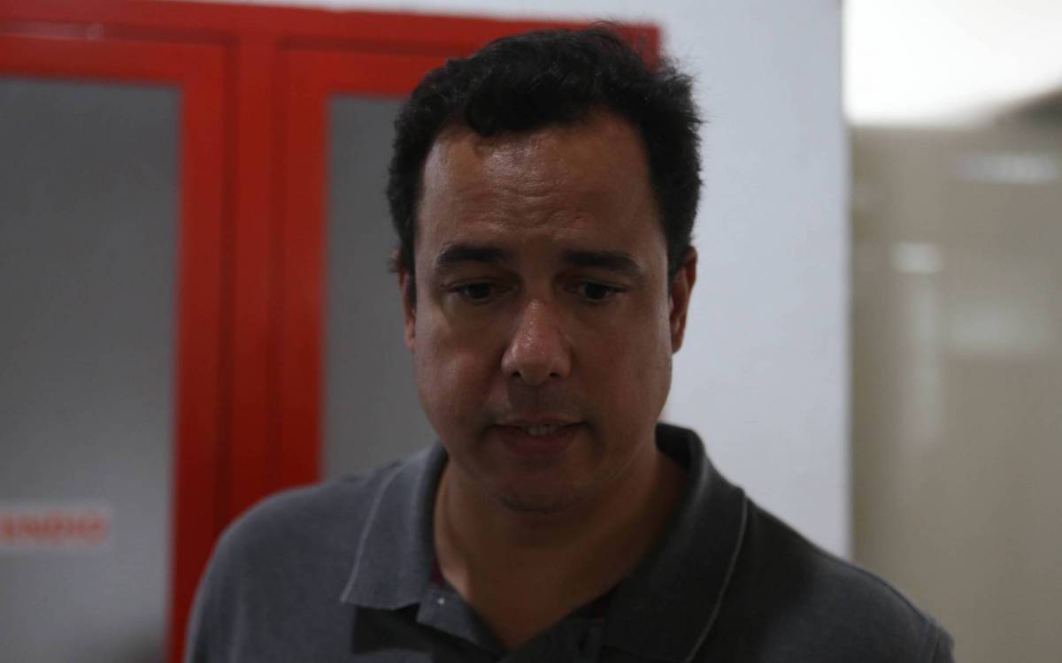 Rio,21/09/2021-JACAREZINHO, Cidade da Policia, depoimento do pilloto do helicopitero que levou criminosos para Angra dos Reis,os criminosos pretendiam resgatar um detento no Complexo Penitenciario  de Gericino em Bangu. Na foto, Leandro Mon&ccedil;ores de Araujo .Foto: Cleber Mendes/Ag&ecirc;ncia O Dia