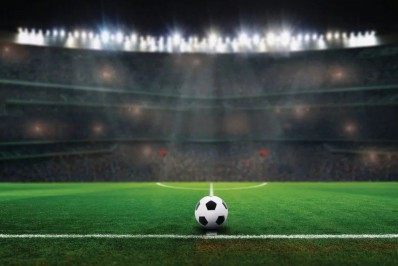 Ex-jogador do Flamengo teria participado de orgia com 14 pessoas, afirma jornal