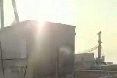 Acidente entre carro caminhão na ponte Rio-Niterói deixa trânsito lento