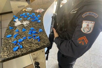 Casal de traficantes é preso no Alto da Rasa em Búzios