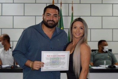 Atleta fisiculturista é homenageada na Câmara Municipal