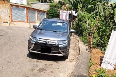 PMs recuperam dois carros de luxo roubados no Jardim Botânico