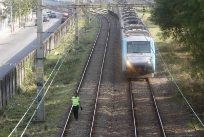 Trens do ramal Saracuruna têm circulação suspensa por presença de cabo na rede aérea