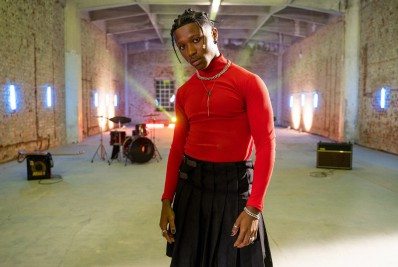 Finalista do 'The Voice', Izrra fala sobre nova etapa da carreira: 'Estou me dedicando muito'