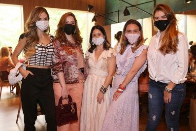 Estilista Lethicia Bronstein reúne amigas para lançamento de nova coleção 
