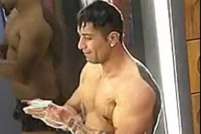 Banho de Tiago viraliza e fãs comentam sobre cirurgia de aumento peniano: 'Imagina ereto'