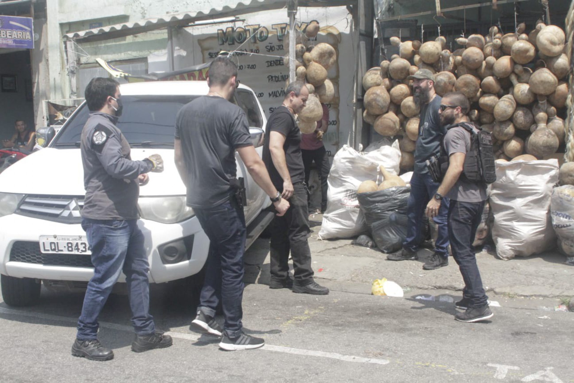 DRF faz nova apreensão de parafusos em loja do mercadão de Madureira