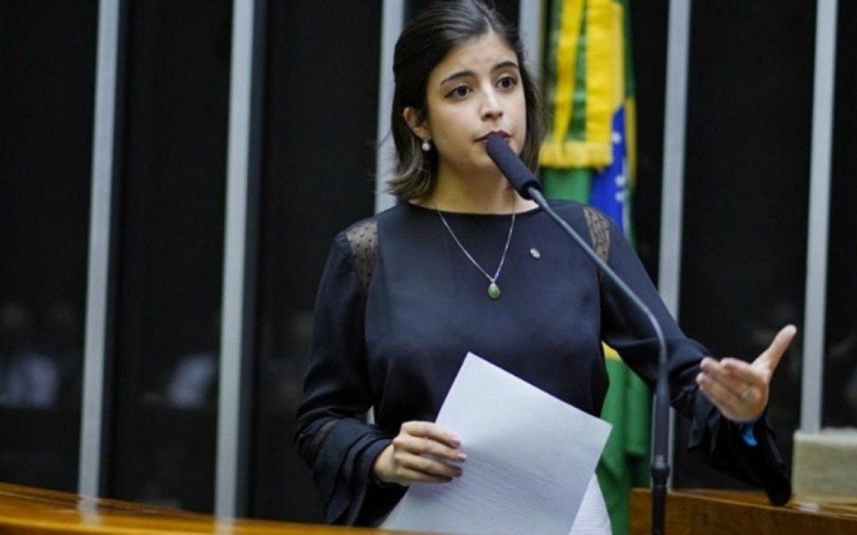 Tabata Amaral vai notificar Zé de Abreu na Justiça por publicação no Twitter