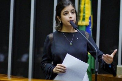 Tabata Amaral diz que veto à distribuição de absorventes é 'desprezo pela dignidade das mulheres'