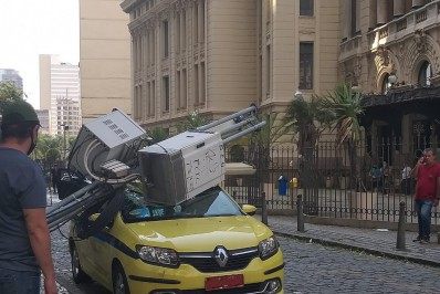 Rastro do vendaval: Rio tem mais de 100 quedas de árvores e postes após ventania