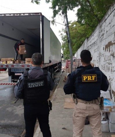 Polícia Civil e PRF fazem operação contra roubo de cargas no Rio