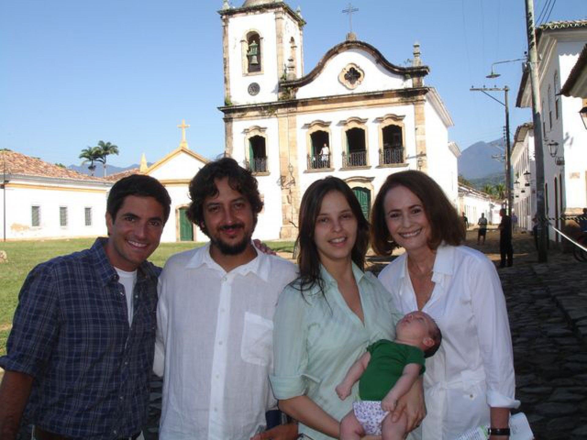Rodrigo e Cristiano Marques que dirigiu as cenas em Petrópolis, a esposa dele e Renée - Foto: arquivo pessoal