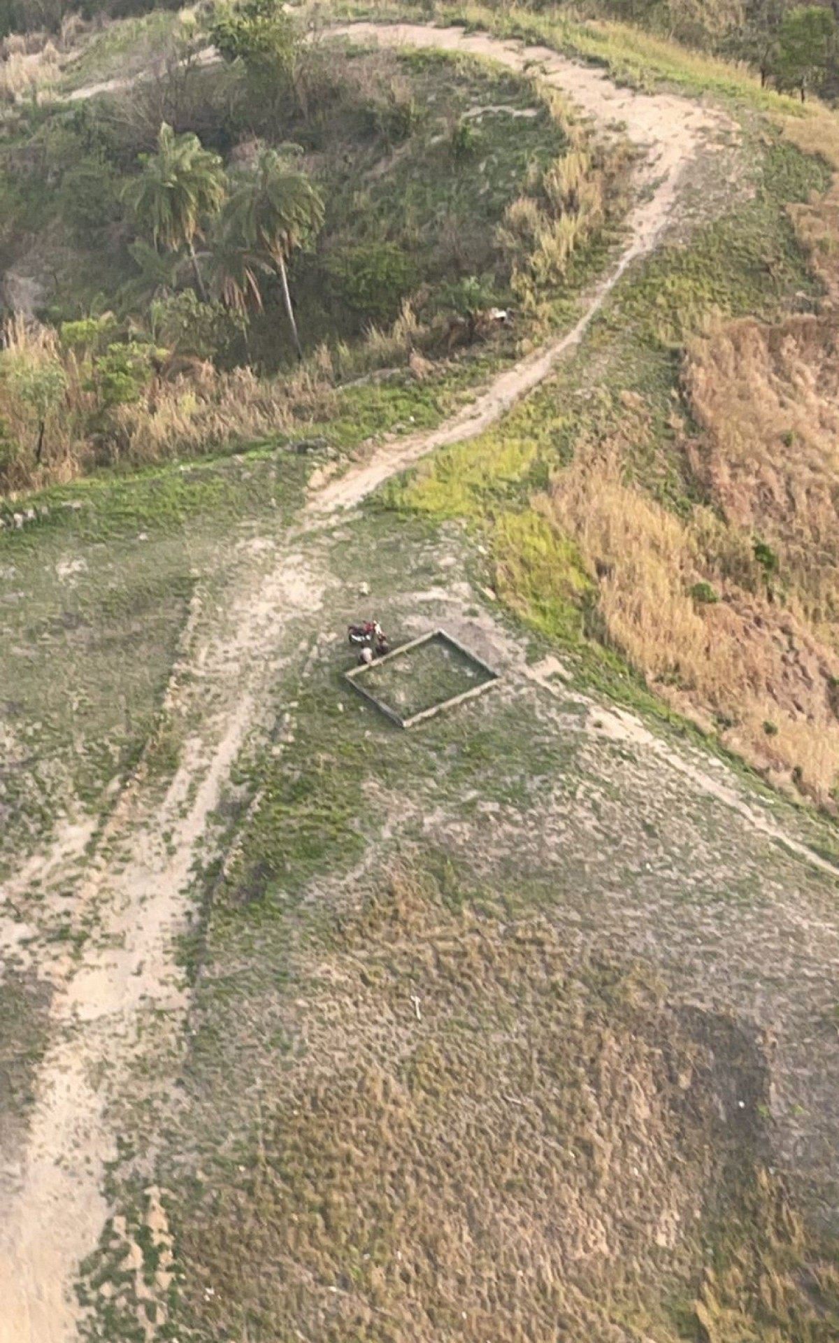 Área em comunidade de Niterói onde sequestradores fugiram de aeronave - Divulgação Pcerj