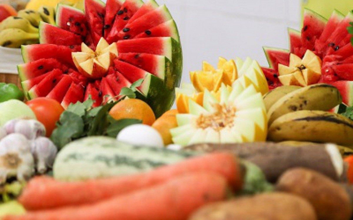 Sucos com a polpa da fruta, sem refrescos industrializados e produtos in natura fazem parte do novo card&aacute;pio escolar.