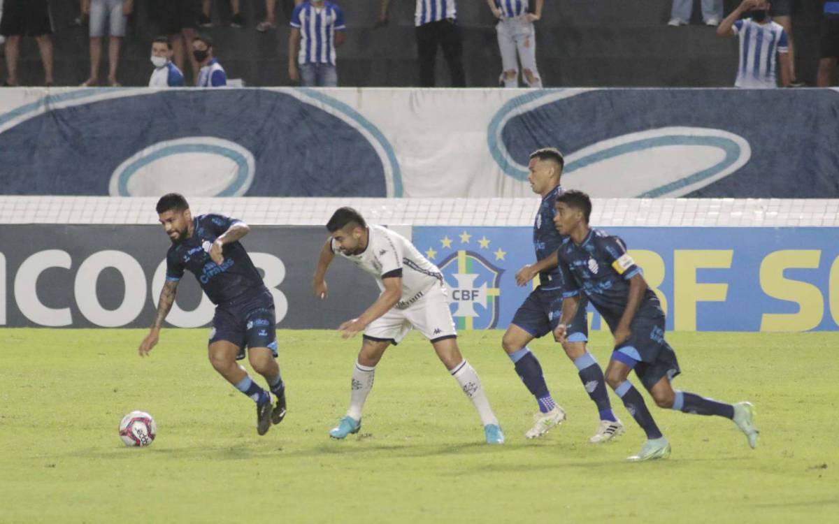 Torcida antes da partida entre CSA e Botafogo, v&Atilde;&iexcl;lida pela S&Atilde;&copy;rie B do Campeonato Brasileiro no Est&Atilde;&iexcl;dio Rei Pel&Atilde;&copy; em Macei&Atilde;&sup3; (AL), nesta quinta-feira (23).