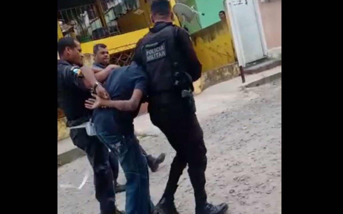 Assaltantes são presos após perseguição em Itaboraí, um deles tentou se camuflar como botijão de gás - Divulgação