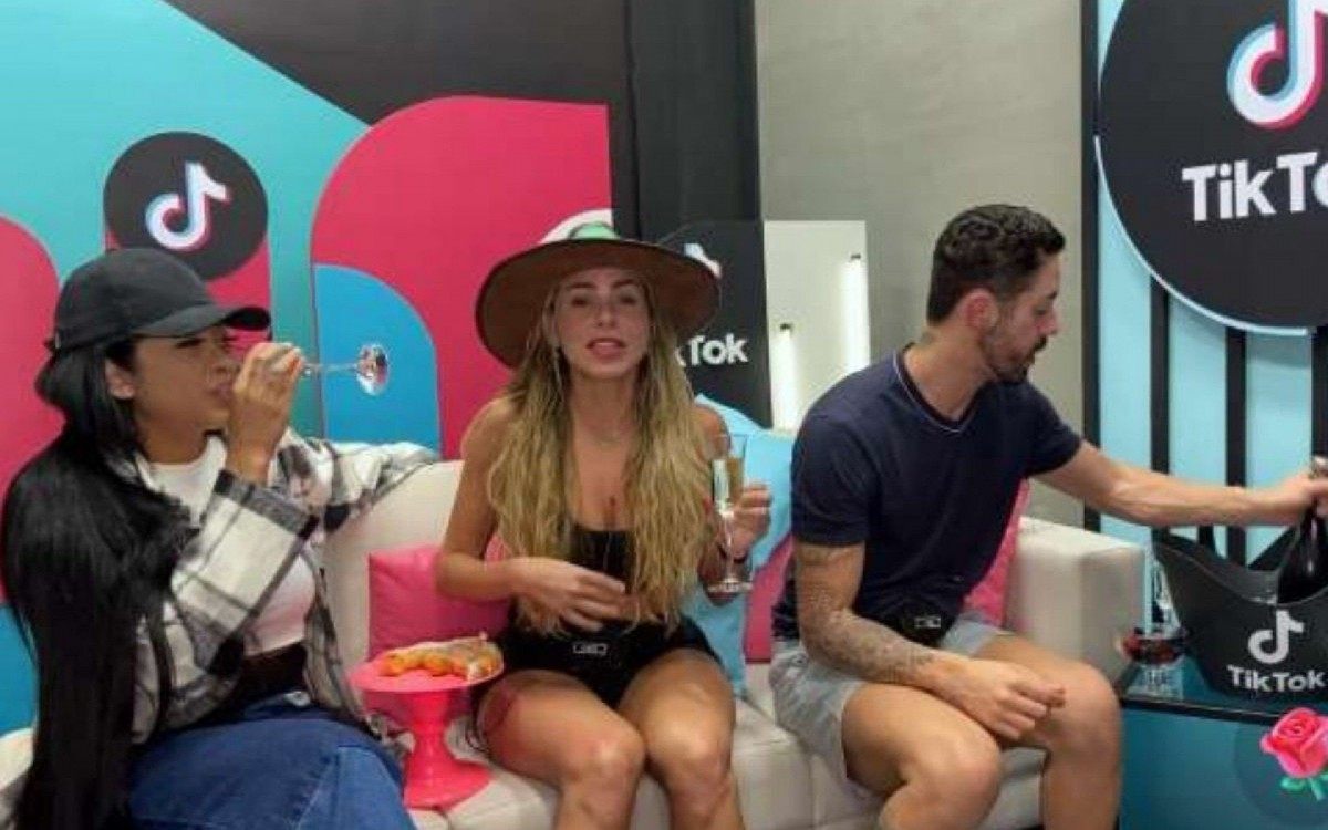 Erika Schneider ganhou a prova do fazendeiro e convidou Rico e Medrado para a live Re