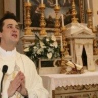 Polícia prende padre suspeito de desviar R$ 620 mil para festas com orgias e drogas 