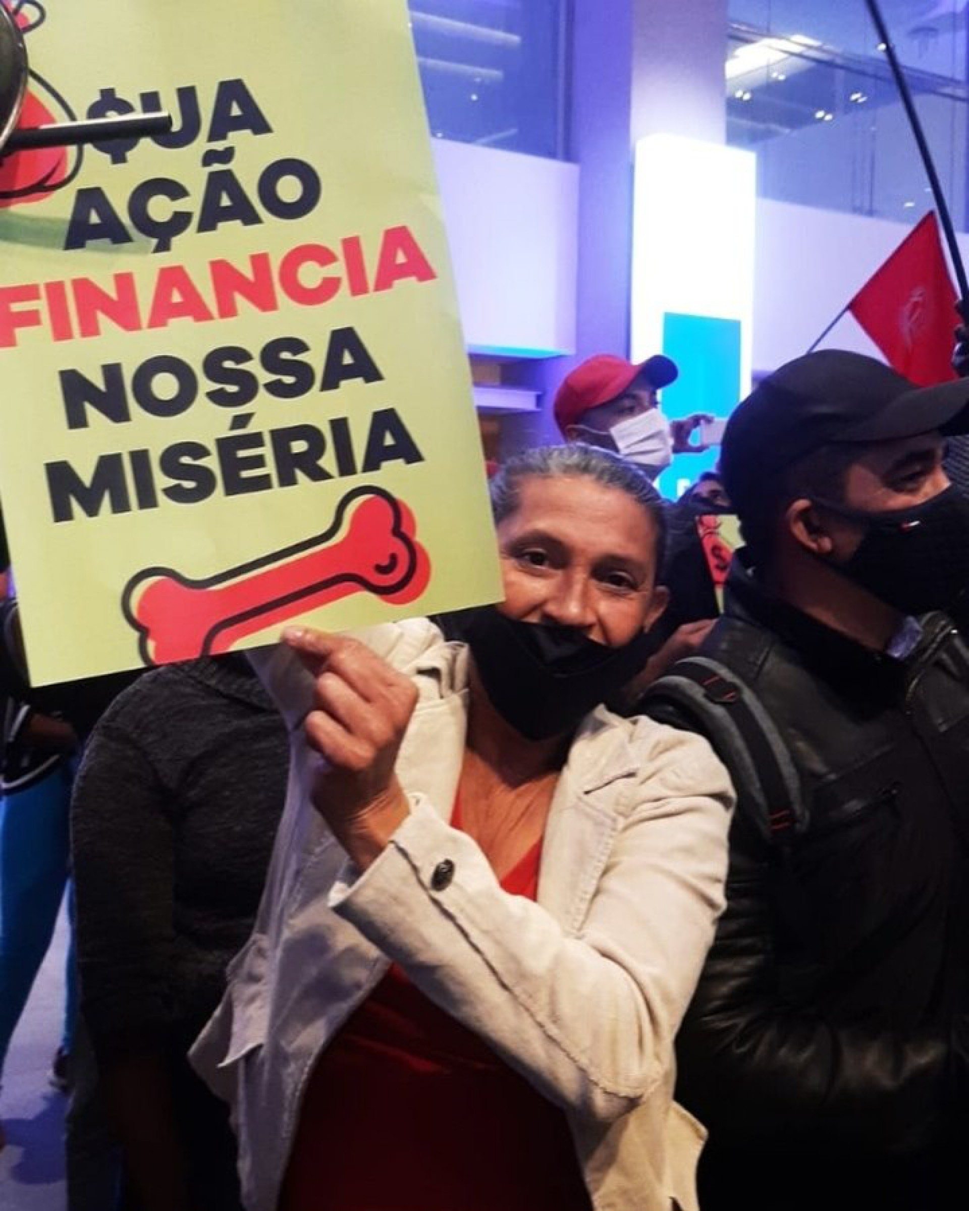 MTST invade Bolsa de Valores para protestar contra fome e inflação alta - Reprodução Instagram