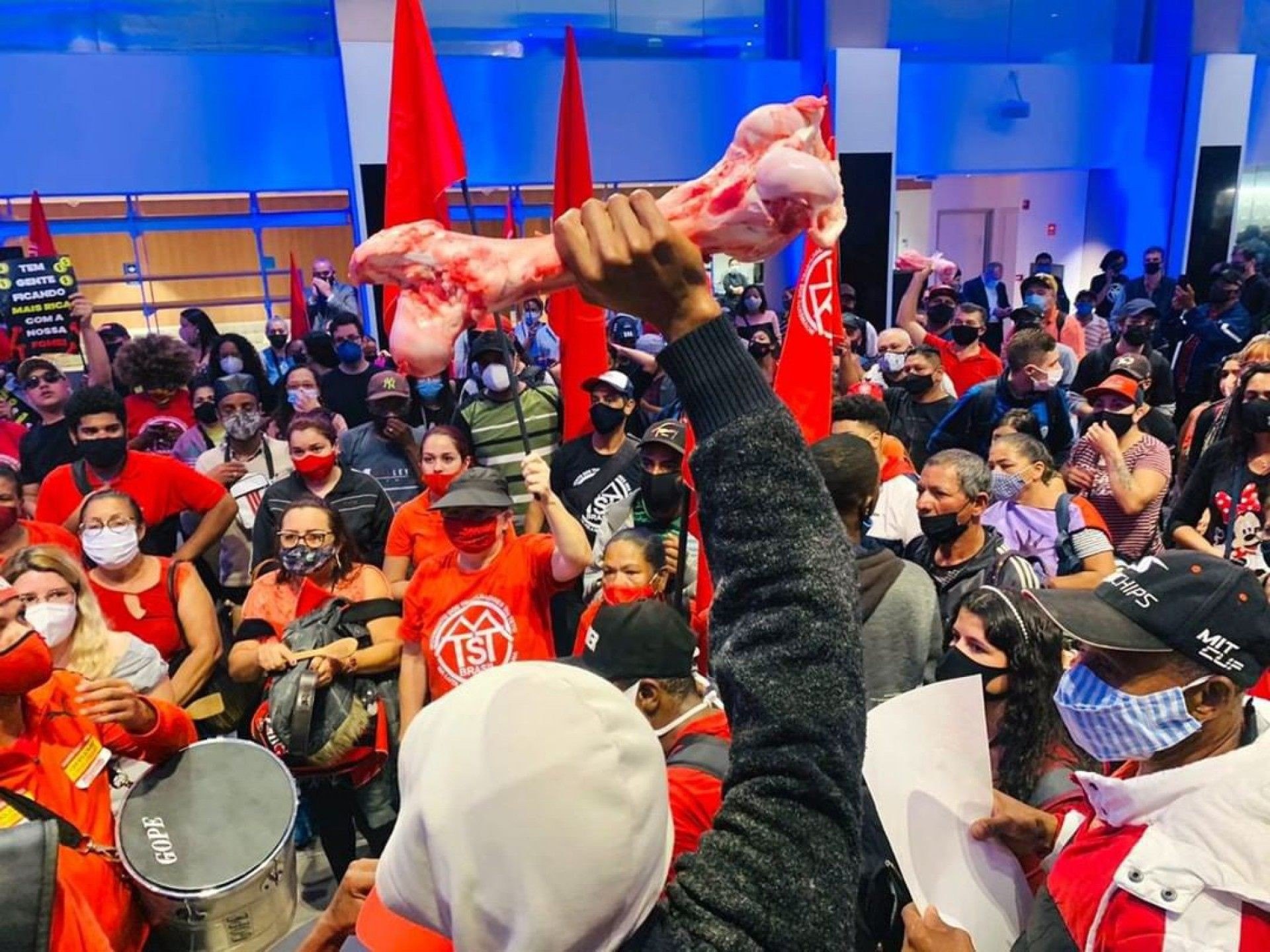 MTST invade Bolsa de Valores para protestar contra fome e inflação alta - Reprodução Instagram