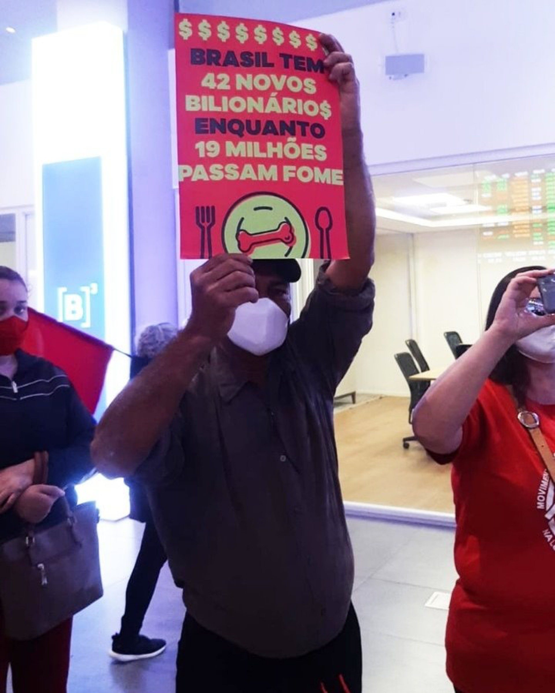 MTST invade Bolsa de Valores para protestar contra fome e inflação alta - Reprodução Instagram