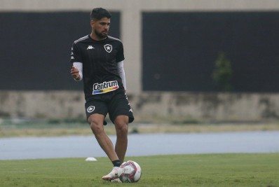 Dependendo de acesso à Série A, Botafogo encaminha compra de lateral