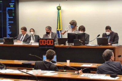 Texto-base da reforma administrativa é aprovado na comissão especial