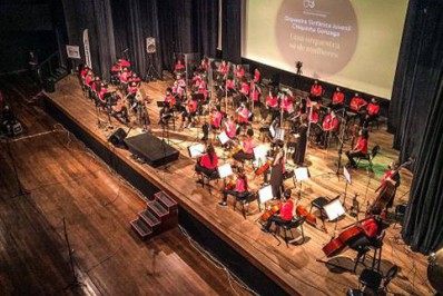 Orquestra de estudantes da rede pública do Rio apresenta concerto com repertório pop