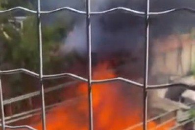 Cinco barracos são atingidos por incêndio próximo à linha do trem em Del Castilho