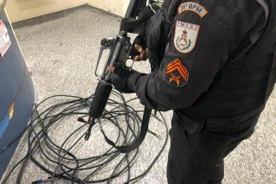 Homem é preso em flagrante furtando fios em Saquarema