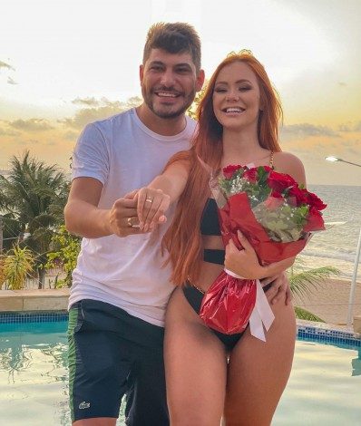 Mirela Janis e Yugnir ficam noivos - Reprodução de internet