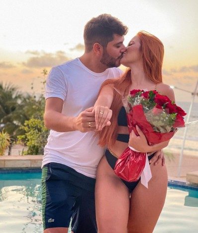 Mirela Janis e Yugnir ficam noivos - Reprodução de internet