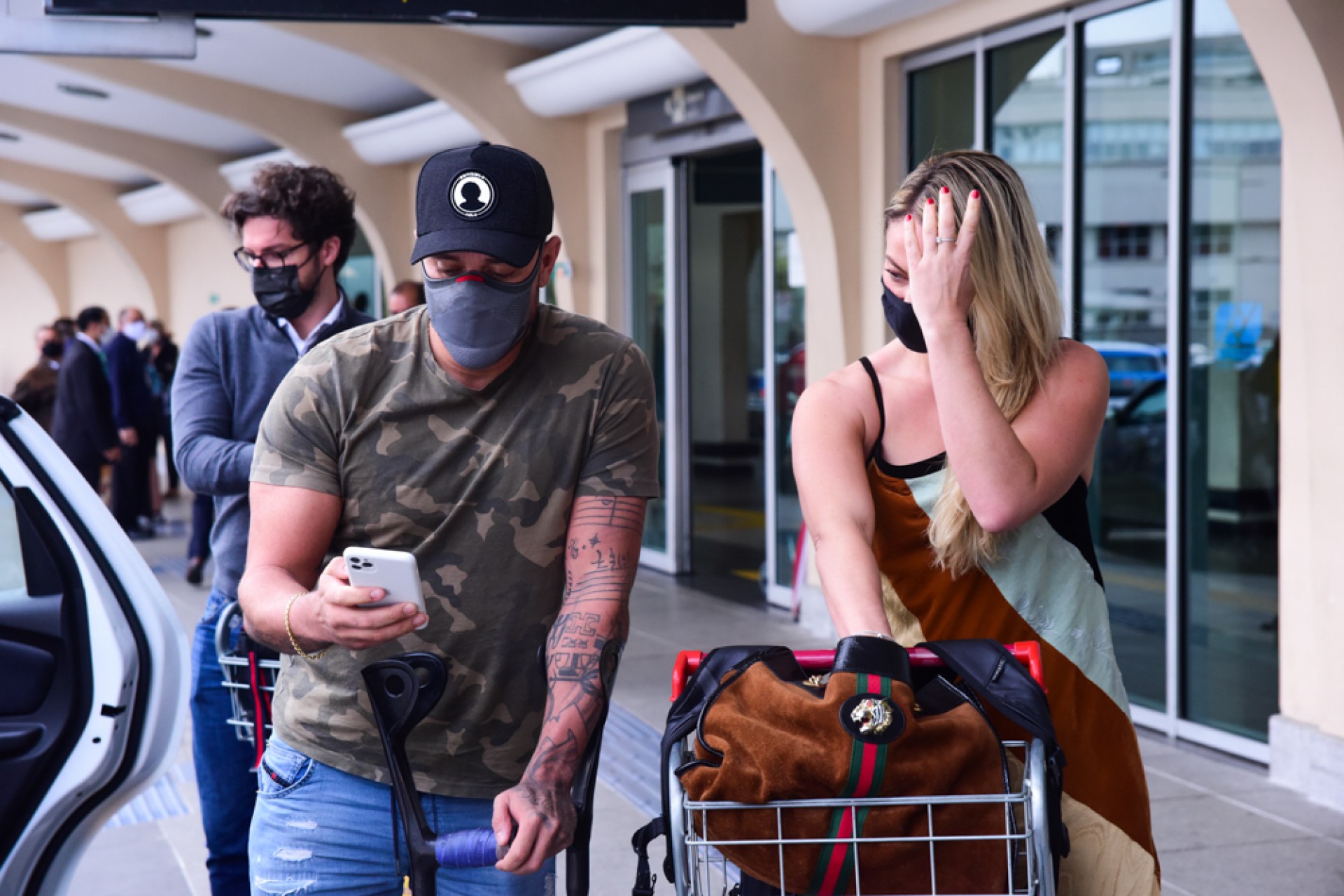 Diogo Nogueira e Paolla Oliveira desembarcam no aeroporto de Congonhas, em São Paulo, nesta quarta-feira - Leo Franco / Ag. News