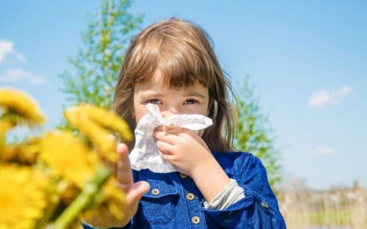 M&Atilde;&copy;dico explica que at&Atilde;&copy; mesmo a exposi&Atilde;&sect;&Atilde;&pound;o ao p&Atilde;&sup3;len pode causar complica&Atilde;&sect;&Atilde;&micro;es para as crian&Atilde;&sect;as