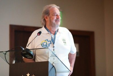 Médico afirma que protocolo da CBF para volta da torcida aos estádios é seguro