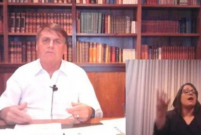 Bolsonaro pede que brasileiros evitem usar elevador e tomem banho frio para economizar energia