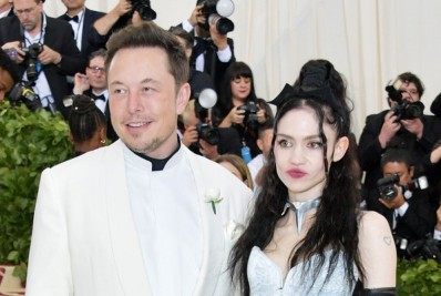 Elon Musk e Grimes se separam após 3 anos, diz site