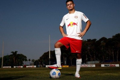 Ex-meia do Fluminense é anunciado em clube da Série A