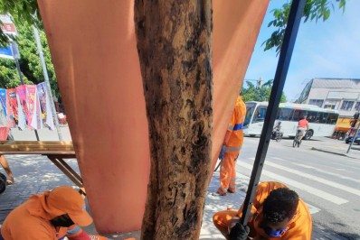 Comlurb realiza mutirão de limpeza em Taquara, na Zona Oeste