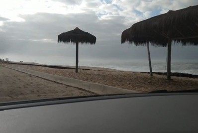 Ressaca fecha canal de Itaipuaçu