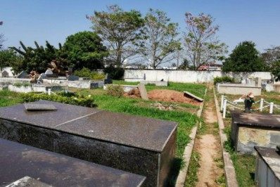 Com aumento de óbitos pela Covid-19, Cemitério Municipal de Rio das Ostras realiza sepultamentos em locais irregulares