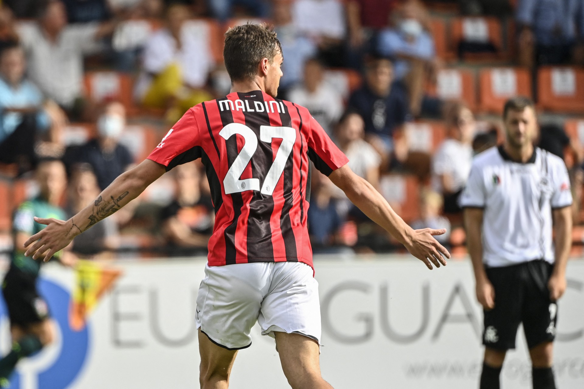 Terceira geração: Filho de Paolo Maldini marca, e Milan vence o Spezia no Italiano
