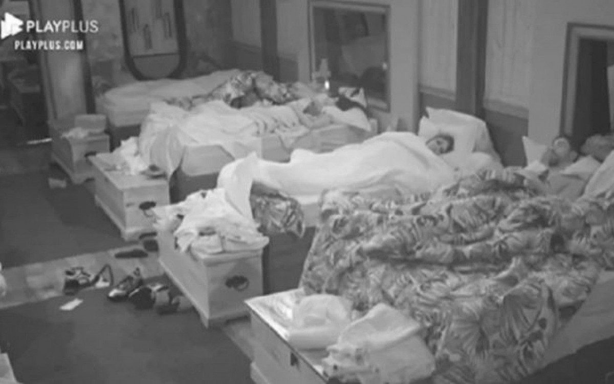 Bêbada, Dayane se deita com Nego do Borel após festa e deixa peões preocupados