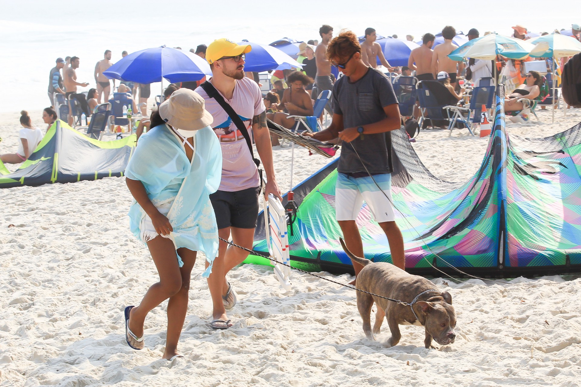 Rebeca Andrade é vista com affair bonitão em praia - Fabricio Pioyani/Agnews