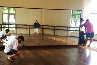 Piso da Casa de Cultura Adolpho Bloch em Teresópolis é recuperado para aulas de dança